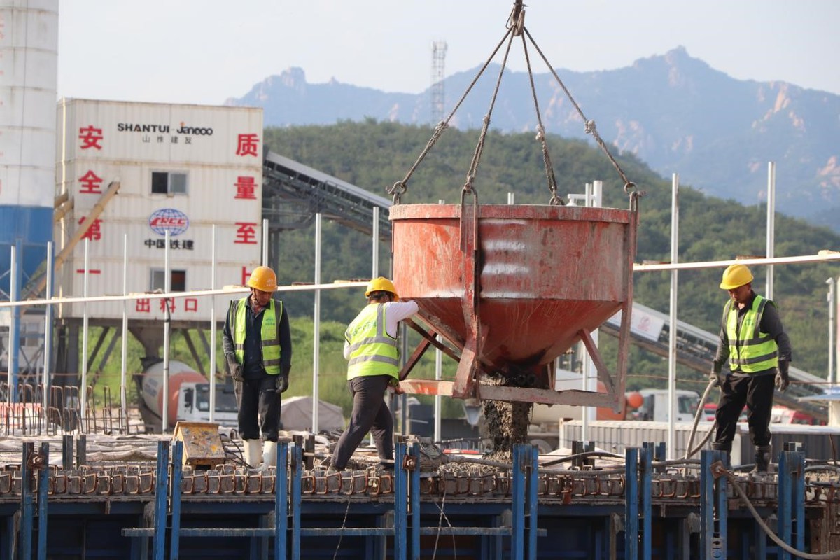 凌綏高速4B標全線預制梁任務圓滿完成